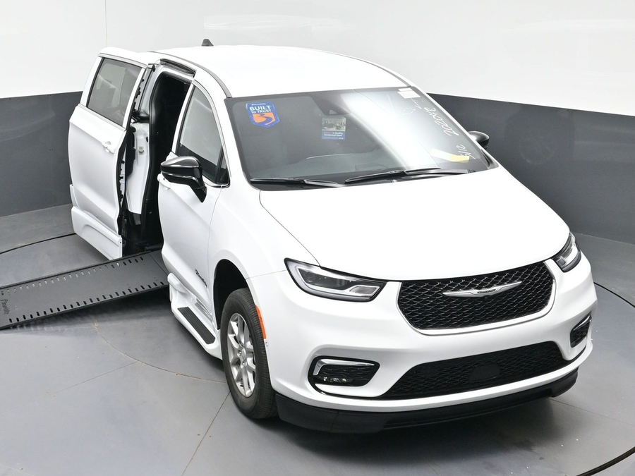 White Chrysler Pacifica image number 8