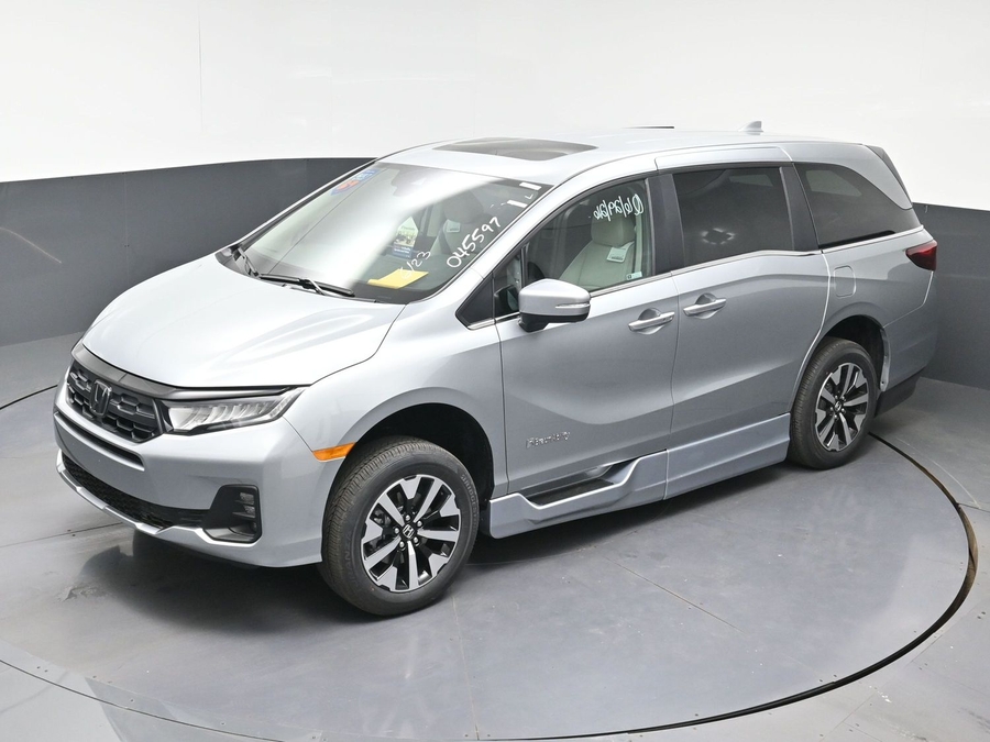Silver Honda Odyssey image number 11