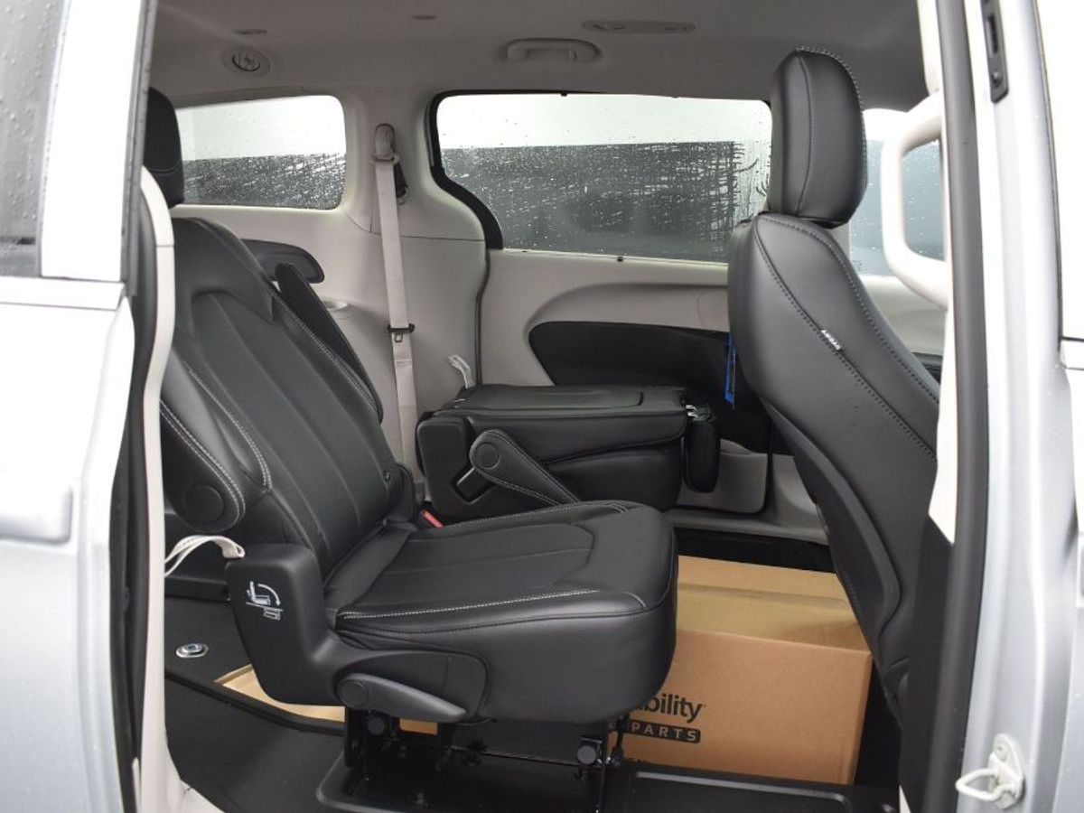 2024 CHRYSLER PACIFICA - Image 3