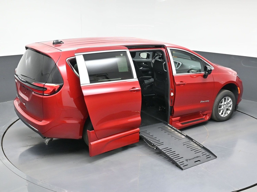 Red Chrysler Pacifica image number 22