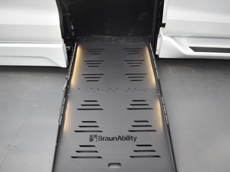 New 2025 Toyota Sienna Hybrid XLE Plus - BraunAbility Side Entry Entry Fold Out Automatic Ramp