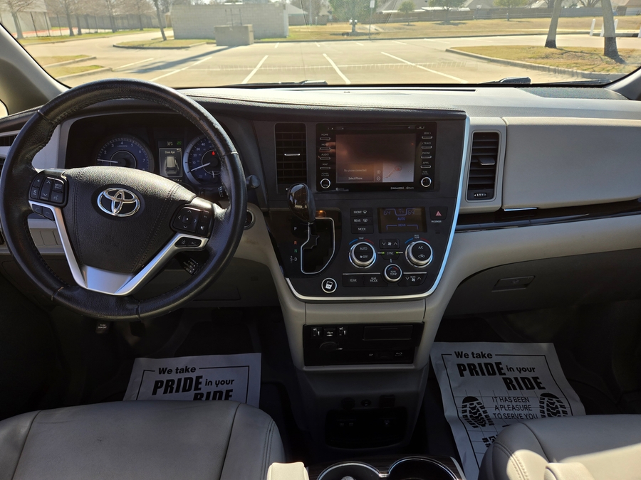 Used 2020 Toyota Sienna XLE Base - BraunAbility Side Entry Entry In Floor Automatic Ramp