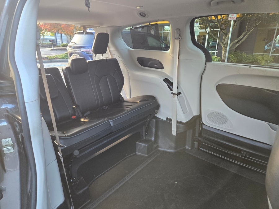 Used 2019 Chrysler Pacifica Limited - BraunAbility Side Entry Entry Fold Out Automatic Ramp