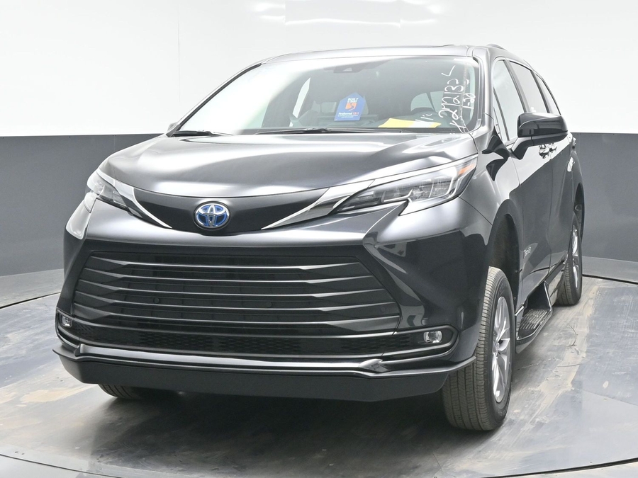 Imagen de la Toyota Sienna negra número 3