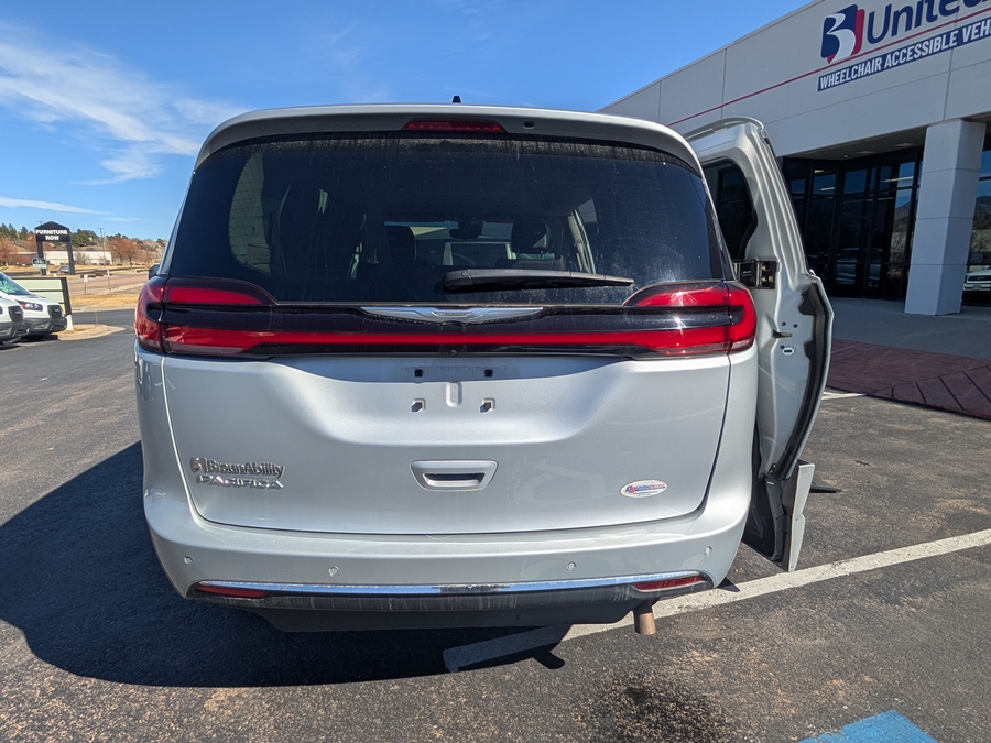 Used 2023 Chrysler Pacifica Touring L Safety - BraunAbility Side Entry Entry In Floor Automatic Ramp