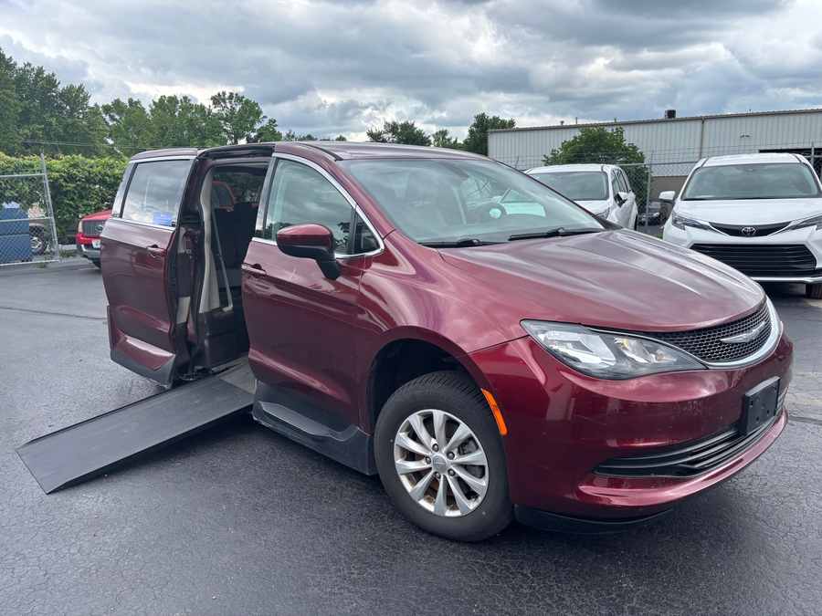 Used 2017 Chrysler Pacifica Touring - VMI Side Entry Entry In Floor Automatic Ramp