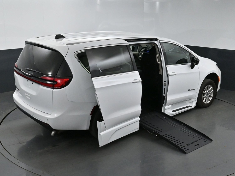 Used 2024 Chrysler Pacifica Touring L - BraunAbility Side Entry Entry Fold Out Automatic Ramp