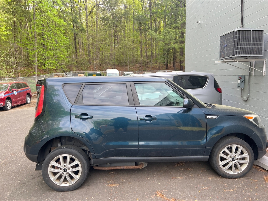  Kia Soul with Rear Entry Manual Fold Out ramp