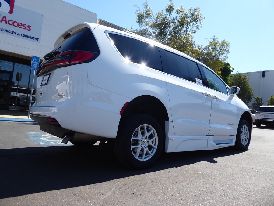 Used 2022 Chrysler Pacifica Touring L - BraunAbility Side Entry Fold Out Automatic Ramp
