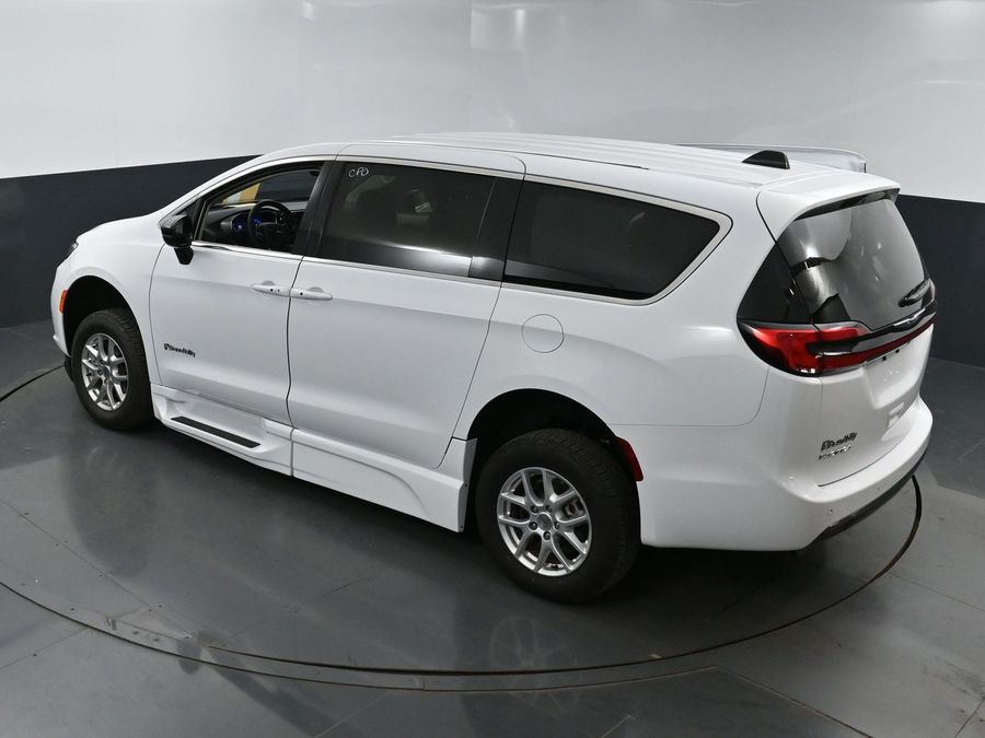 Used 2024 Chrysler Pacifica Touring L - BraunAbility Side Entry Entry Fold Out Automatic Ramp