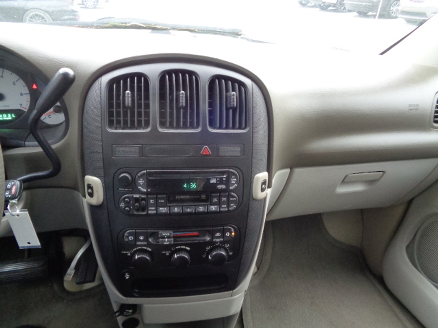 Used 2005 Dodge Grand Caravan SE - BraunAbility Side Entry Entry Fold Out Automatic Ramp