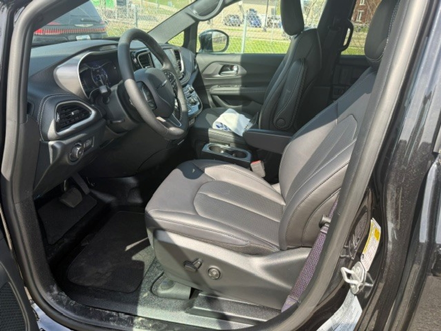 Número de imagen Chrysler Pacifica negro 16