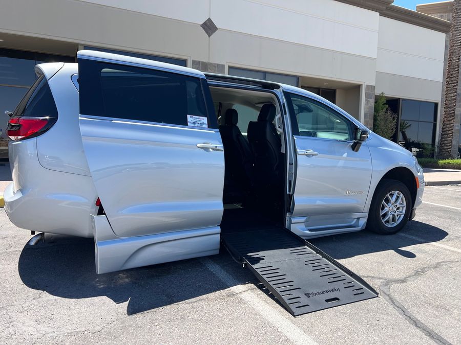 Used 2024 Chrysler Pacifica Touring L - BraunAbility Side Entry Entry Fold Out Automatic Ramp