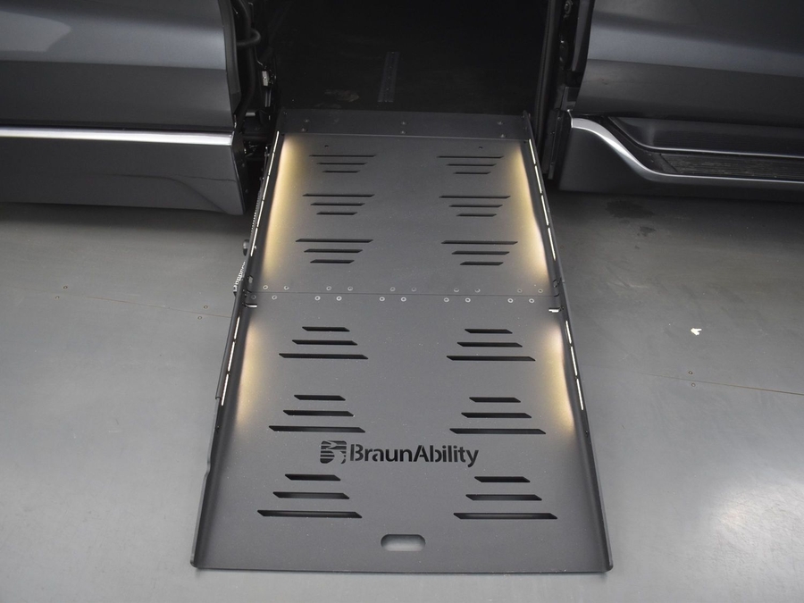 New 2025 Toyota Sienna Hybrid LE - BraunAbility Side Entry Entry Fold Out Automatic Ramp