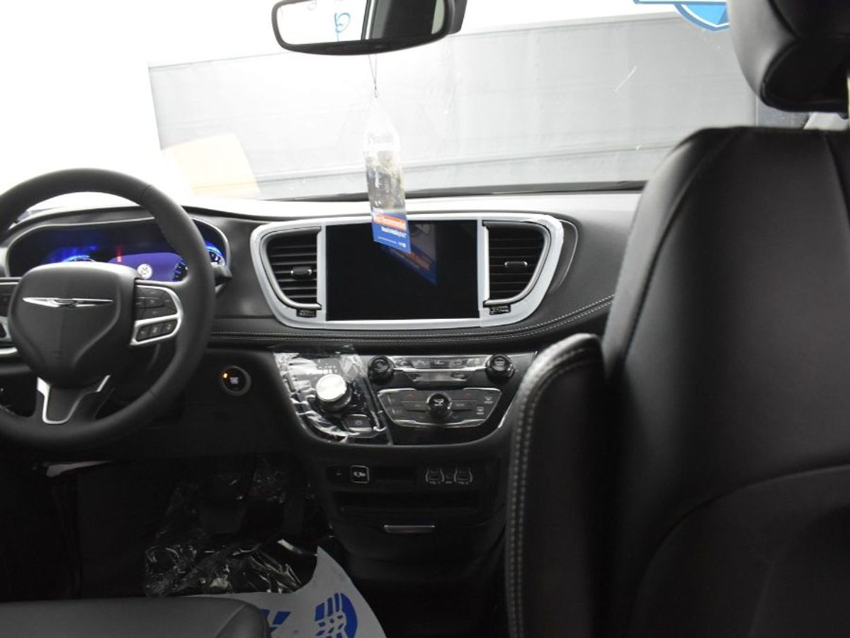 2025 CHRYSLER PACIFICA - Image 6