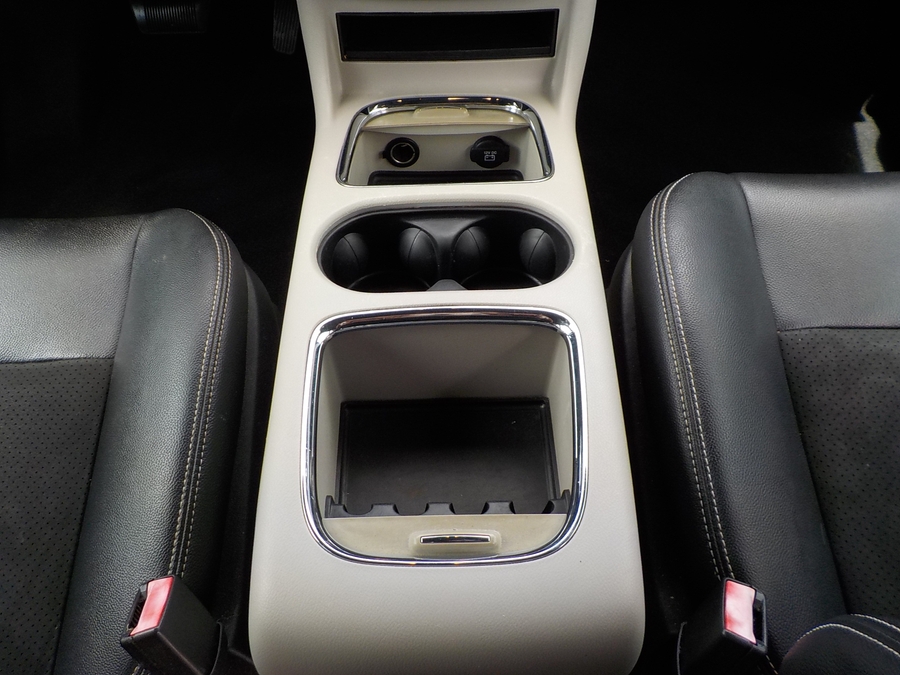 Silver Dodge Grand Caravan image number 12