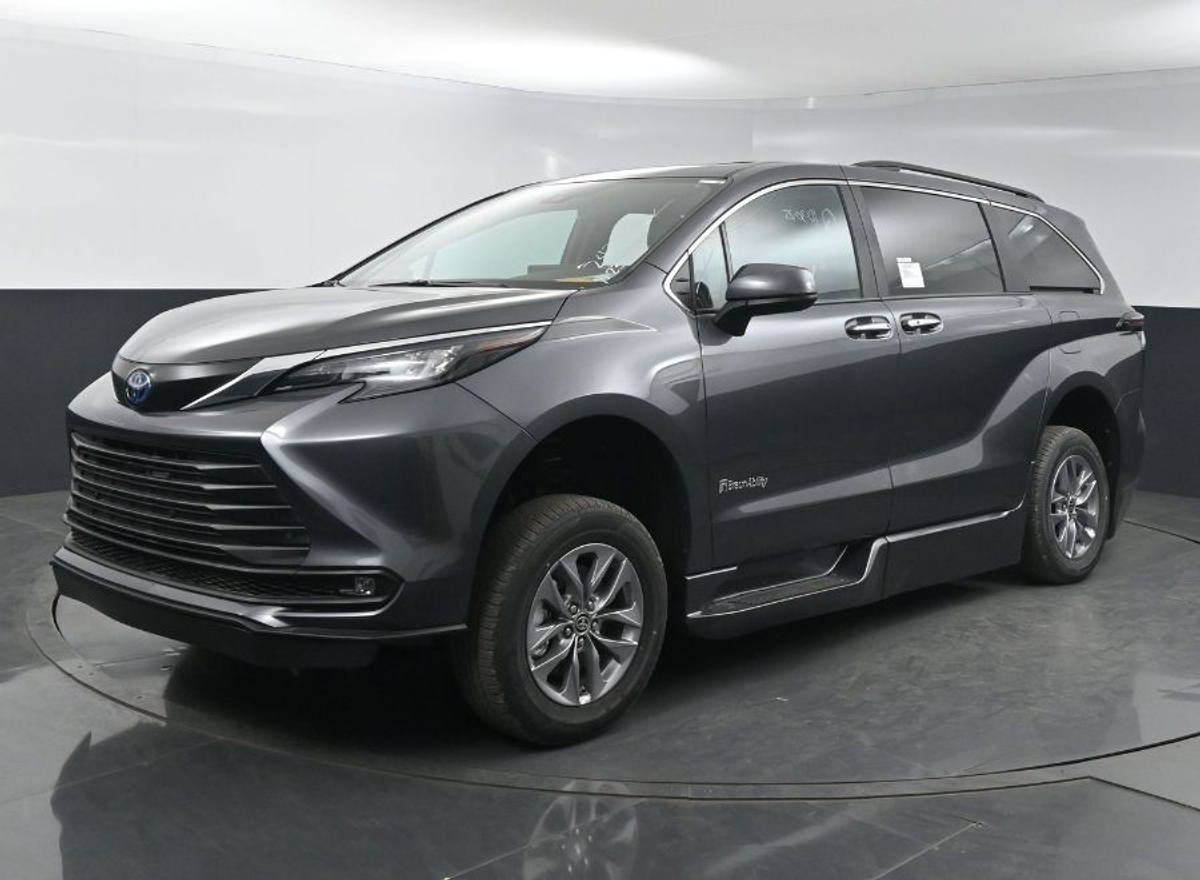 2025 TOYOTA SIENNA - Image 4