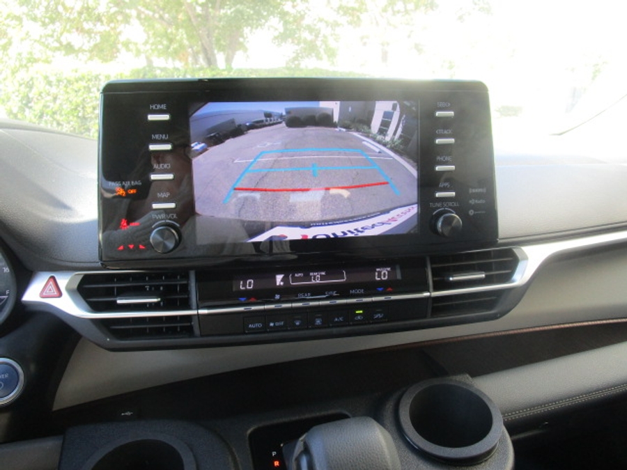 Used 2024 Toyota Sienna Hybrid LE Base - BraunAbility Side Entry Fold Out Automatic Ramp