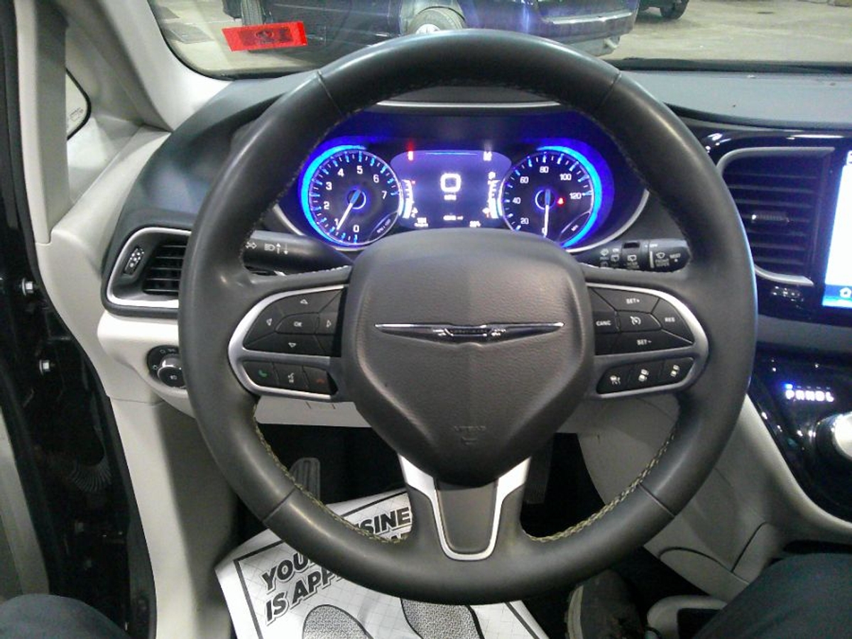 2022 CHRYSLER PACIFICA - Image 13