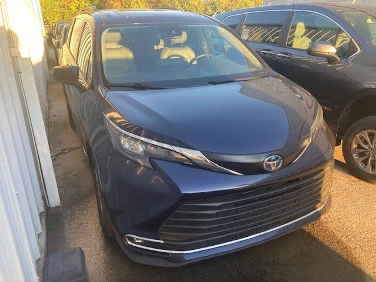 2024 TOYOTA SIENNA - Image 1