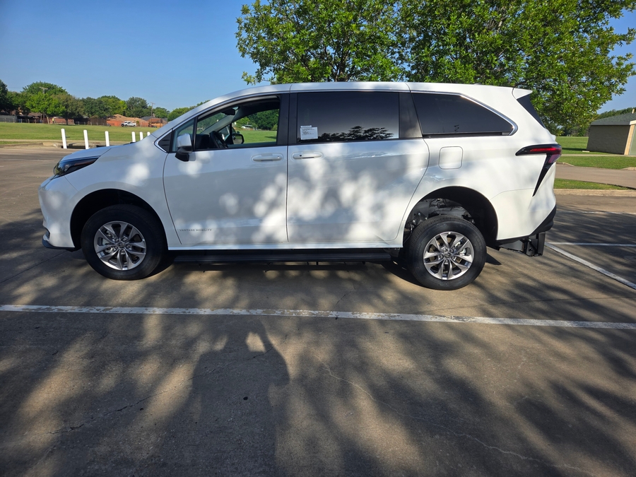 New 2026 Toyota Sienna Hybrid LE NOT ADA - Vantage Mobility Rear Entry Fold Out Manual Ramp