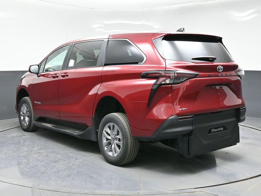 New 2026 Toyota Sienna Hybrid LE - BraunAbility Commercial Rear Entry Entry Fold Out Manual Ramp