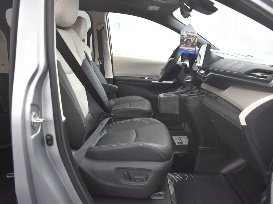 New 2025 Toyota Sienna Hybrid Platinum - BraunAbility Side Entry Entry Fold Out Automatic Ramp