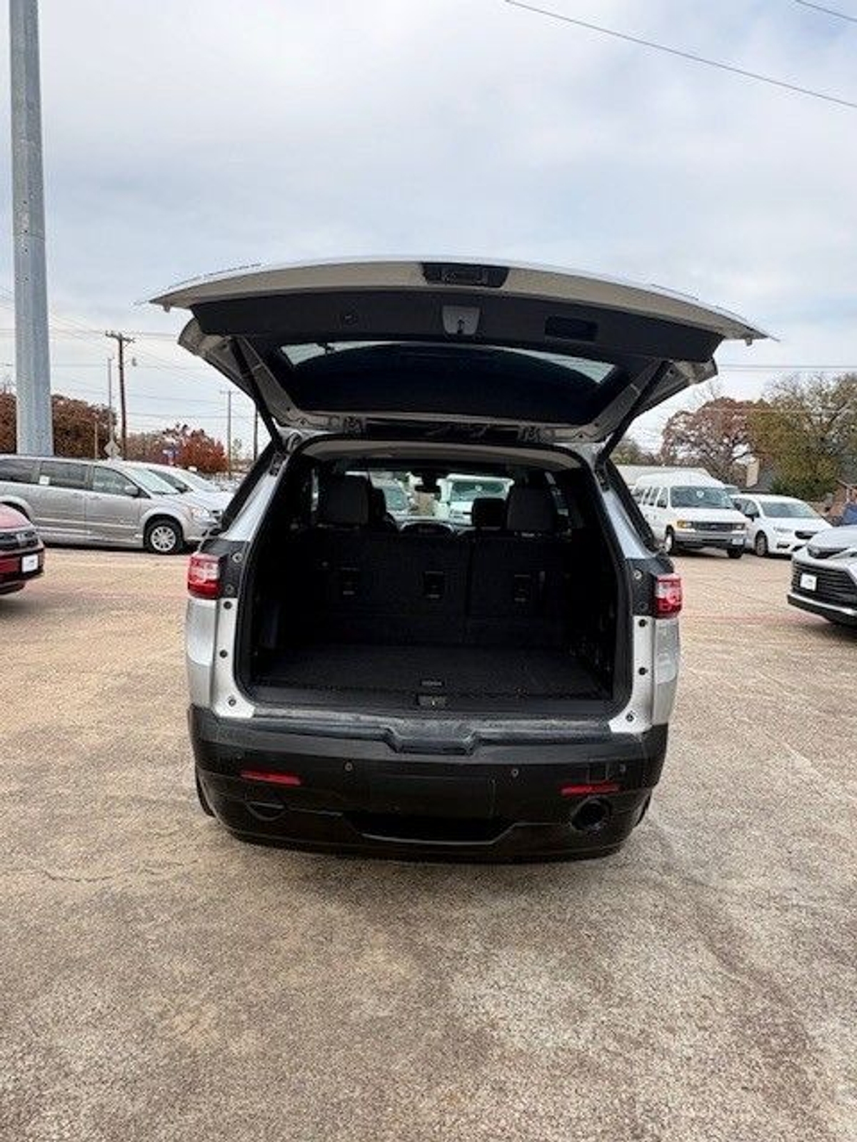 2021 CHEVROLET TRAVERSE - Image 3