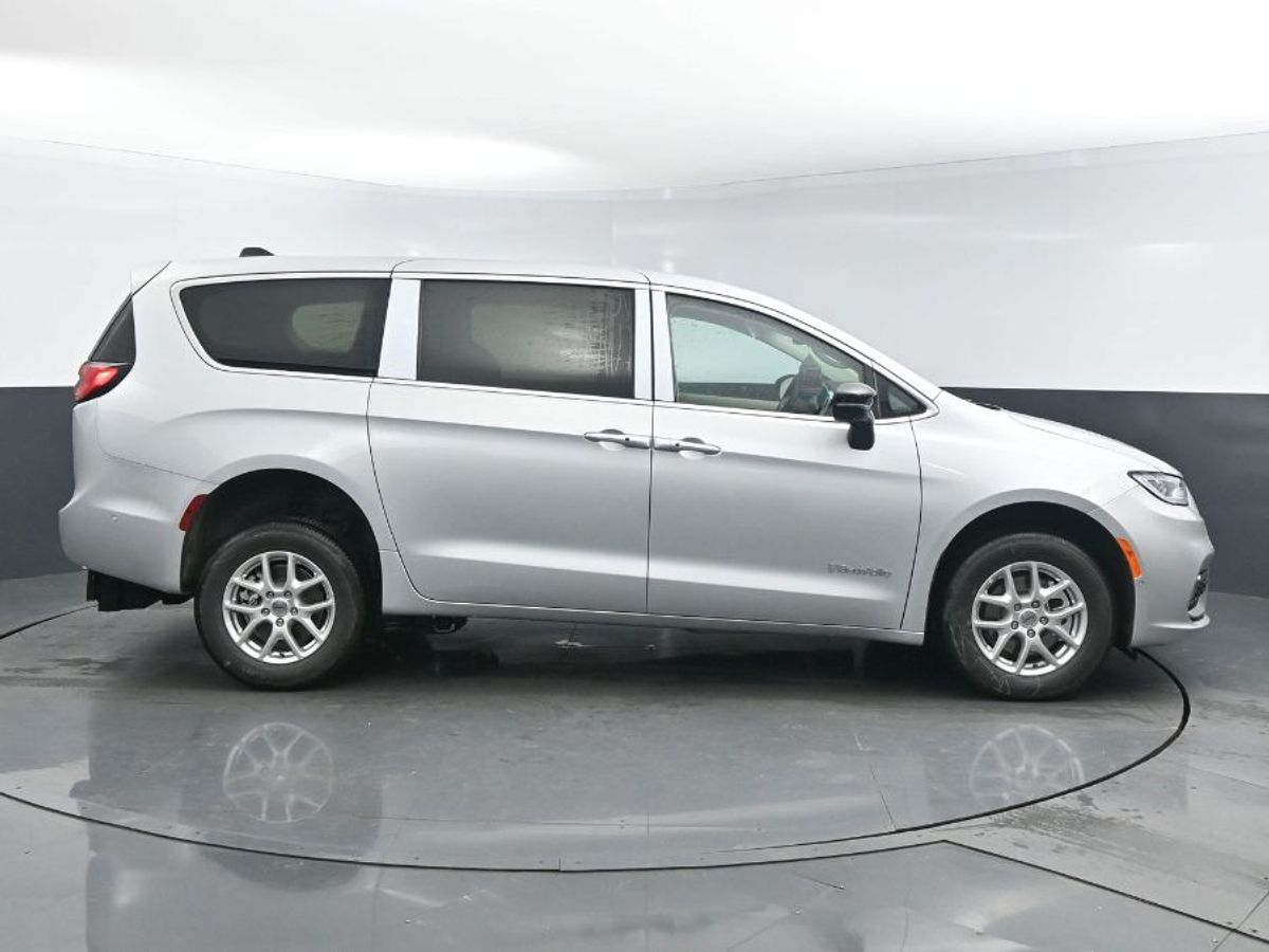 2024 CHRYSLER PACIFICA - Image 22