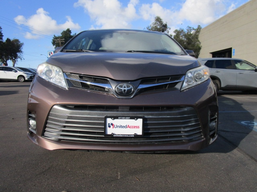 Used 2020 Toyota Sienna XLE Base - BraunAbility Side Entry Entry Fold Out Automatic Ramp