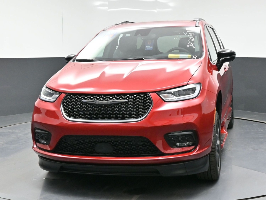 Red Chrysler Pacifica image number 1