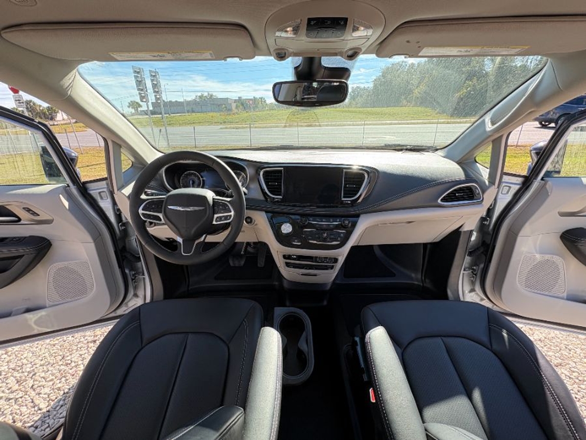 2024 CHRYSLER PACIFICA - Image 3