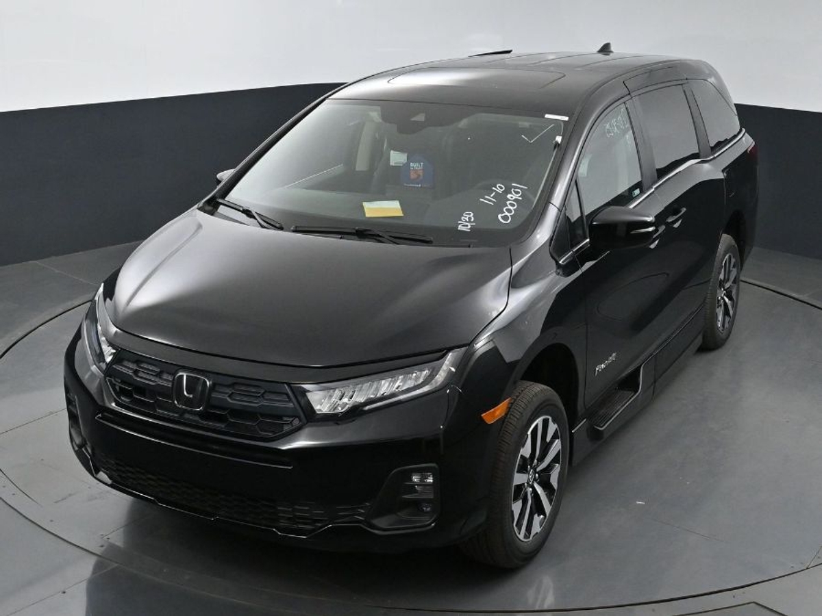 Black Honda Odyssey image number 13