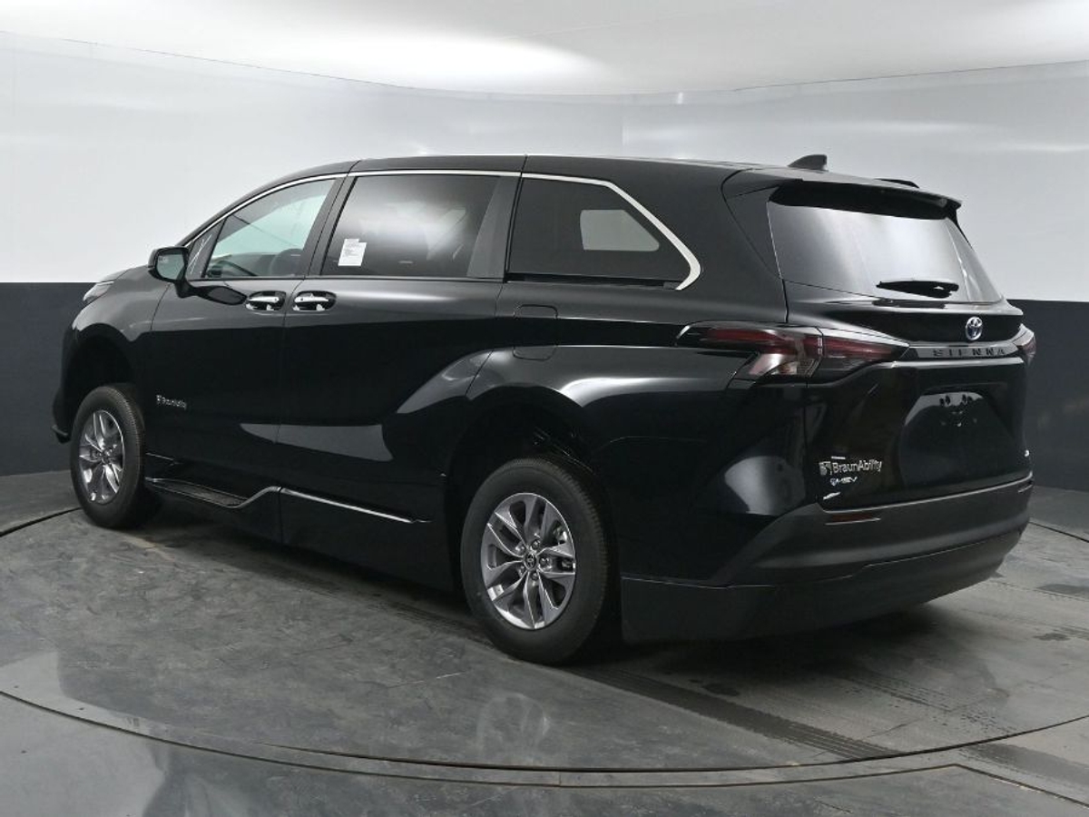 2025 TOYOTA SIENNA - Image 5