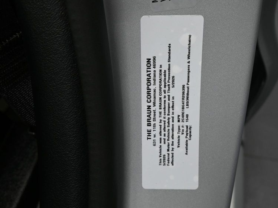 New 2026 Chrysler Pacifica Select - BraunAbility Side Entry Fold Out Automatic Ramp