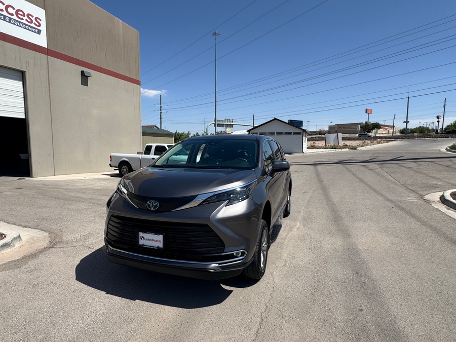Used 2024 Toyota Sienna Hybrid XLE - BraunAbility Side Entry Entry Fold Out Automatic Ramp