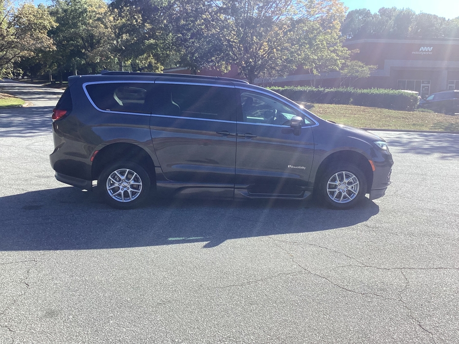 Grey Chrysler Pacifica image number 6