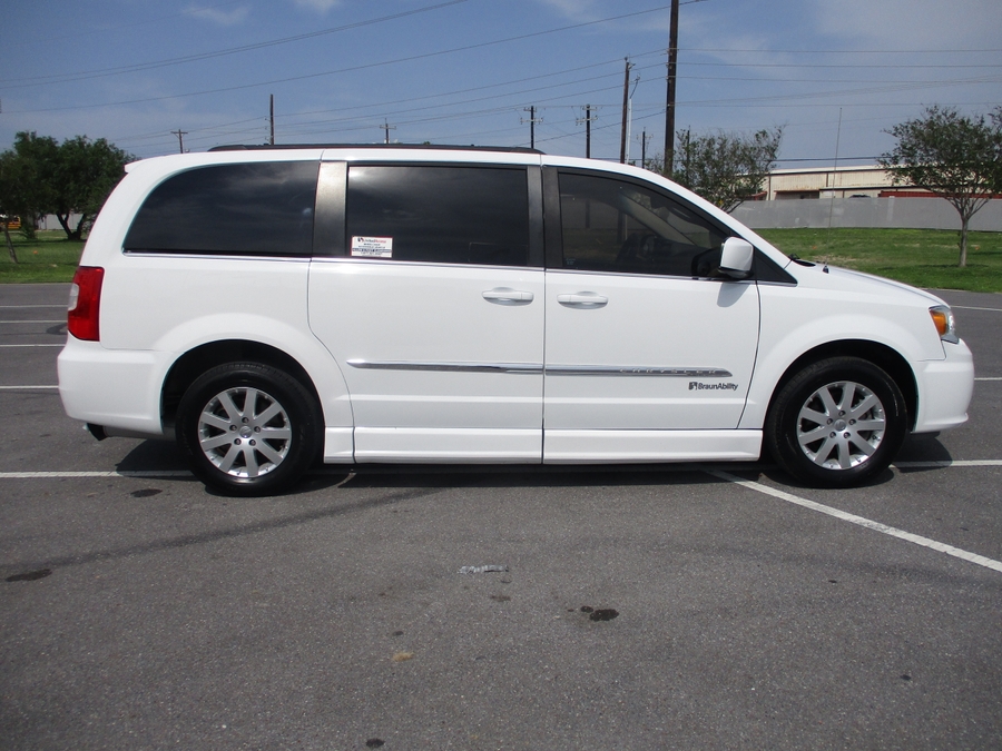 Used 2015 Chrysler Town and Country Touring - BraunAbility Side Entry Entry Fold Out Automatic Ramp