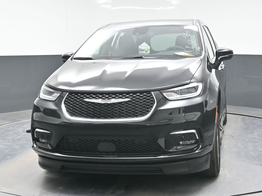 Black Chrysler Pacifica image number 1