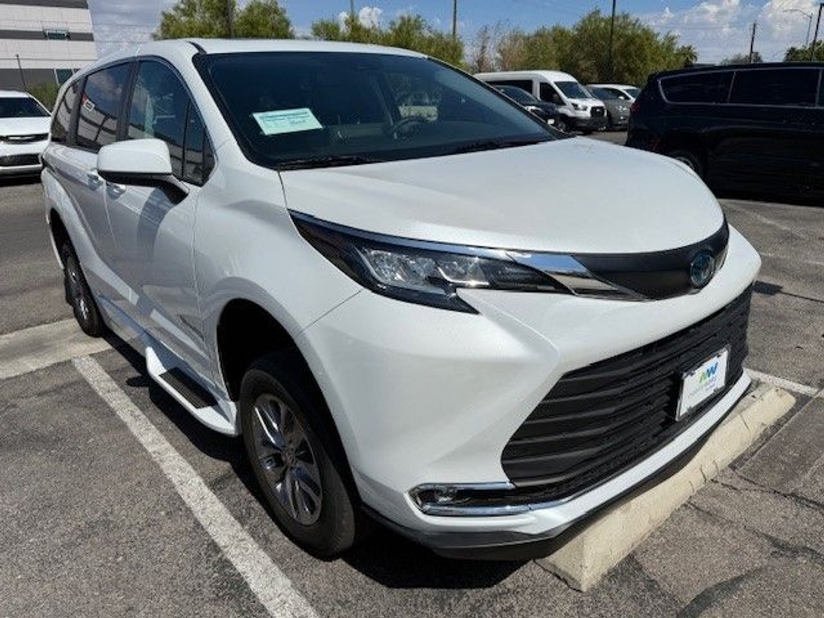 2023 TOYOTA SIENNA - Image 23