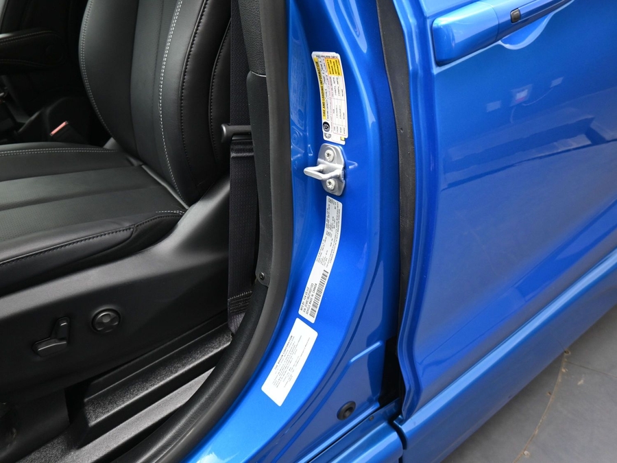 Blue Chrysler Pacifica image number 13