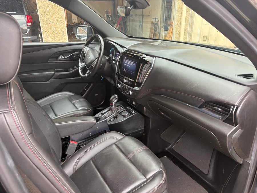 Black Chevrolet Traverse image number 6