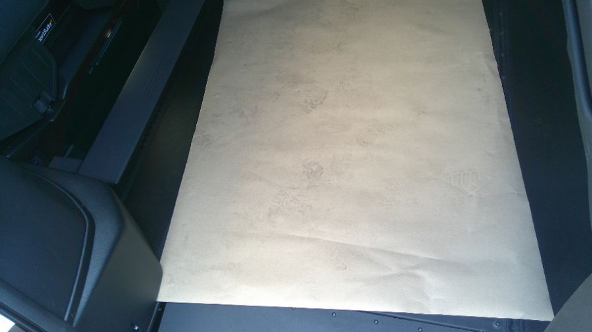 White Honda Odyssey image number 10