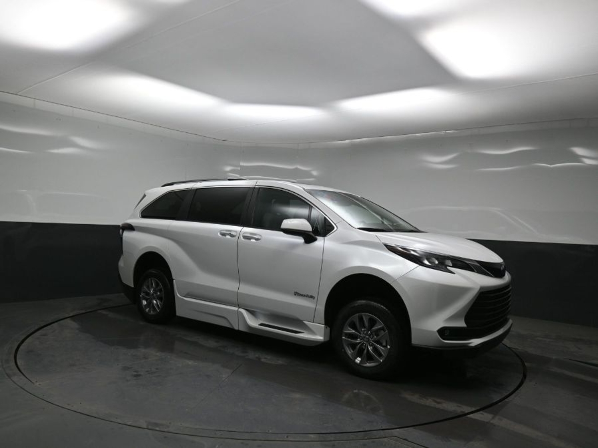 2025 TOYOTA SIENNA - Image 19