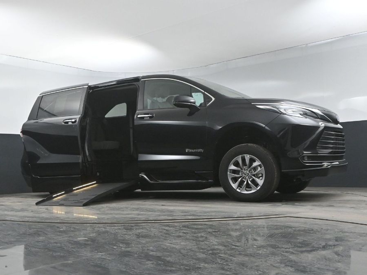 2025 TOYOTA SIENNA - Image 19