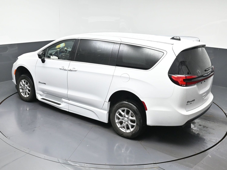 Used 2025 Chrysler Pacifica Select Safety - BraunAbility Side Entry In Floor Automatic Ramp