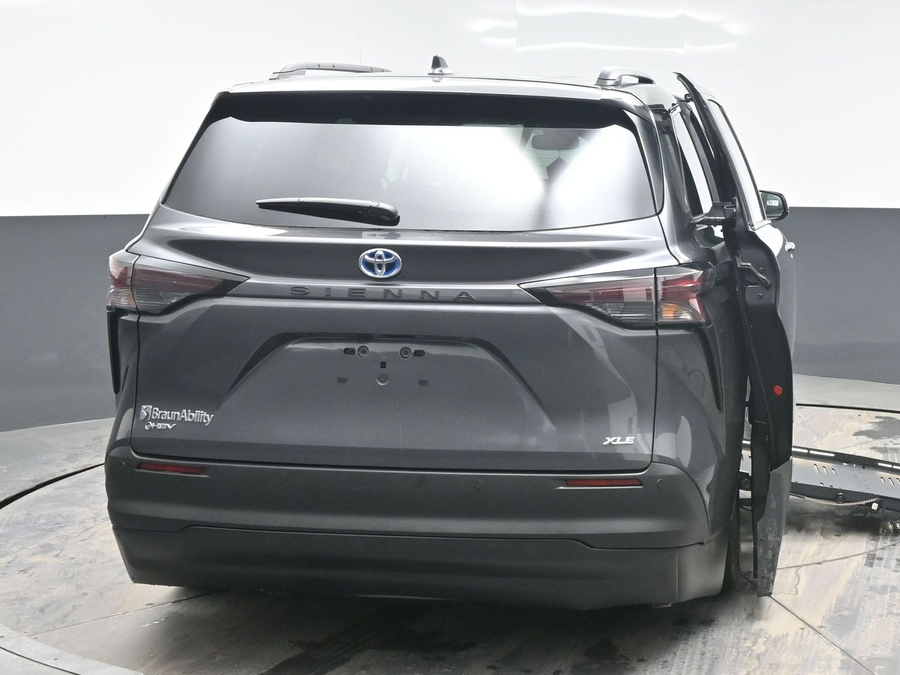 New 2025 Toyota Sienna Hybrid XLE Plus - BraunAbility Side Entry Entry Fold Out Automatic Ramp