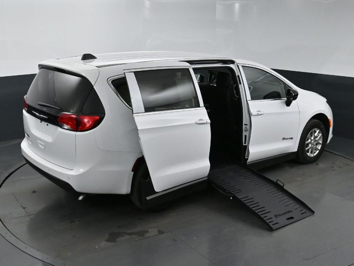 2025 CHRYSLER VOYAGER - Image 8