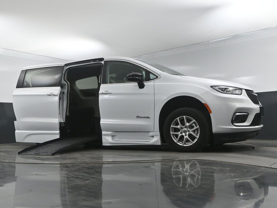 Used 2024 Chrysler Pacifica Touring L - BraunAbility Side Entry Entry Fold Out Automatic Ramp