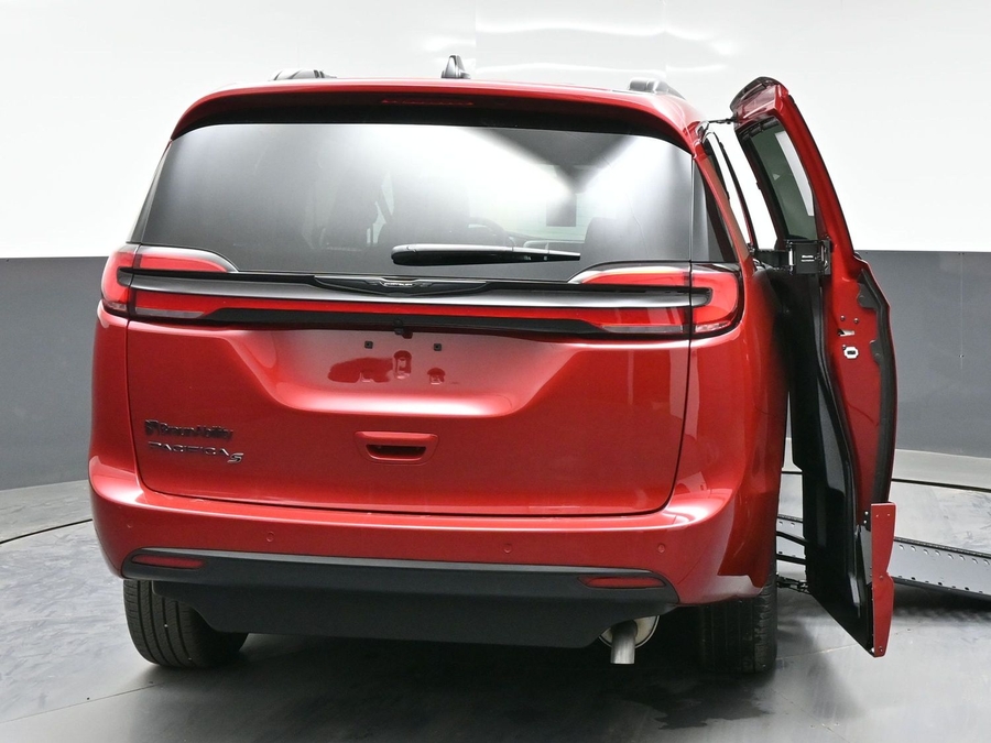 New 2026 Chrysler Pacifica Select Sport - BraunAbility Side Entry In Floor Automatic Ramp